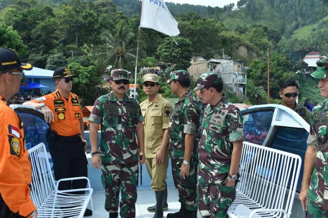 Panglima TNI dan Kapolri Tinjau Lokasi Tenggelamnya Kapal Motor Sinar Bangun