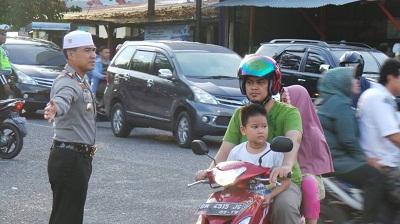Kapolresta dan Wakapolresta Blusukan ke Jalan-jalan Hingga Pasar Ramadhan di Pekanbaru