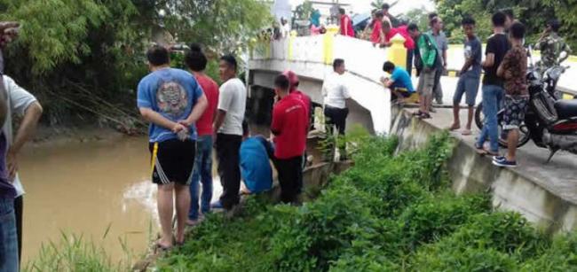 Heboh... Penemuan Mayat Mr X Tersangkut di Tiang Jembatan