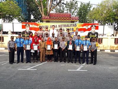 Kapolresta Pekanbaru Berikan Penghargaan kepada Personil Berprestasi, Masyarakat dan Intansi Terkait