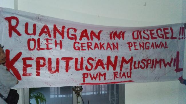 IMM PEKANBARU Segel Ruang Rektor dan Aula Kampus UMRI, Tuntut Rektor Mundur