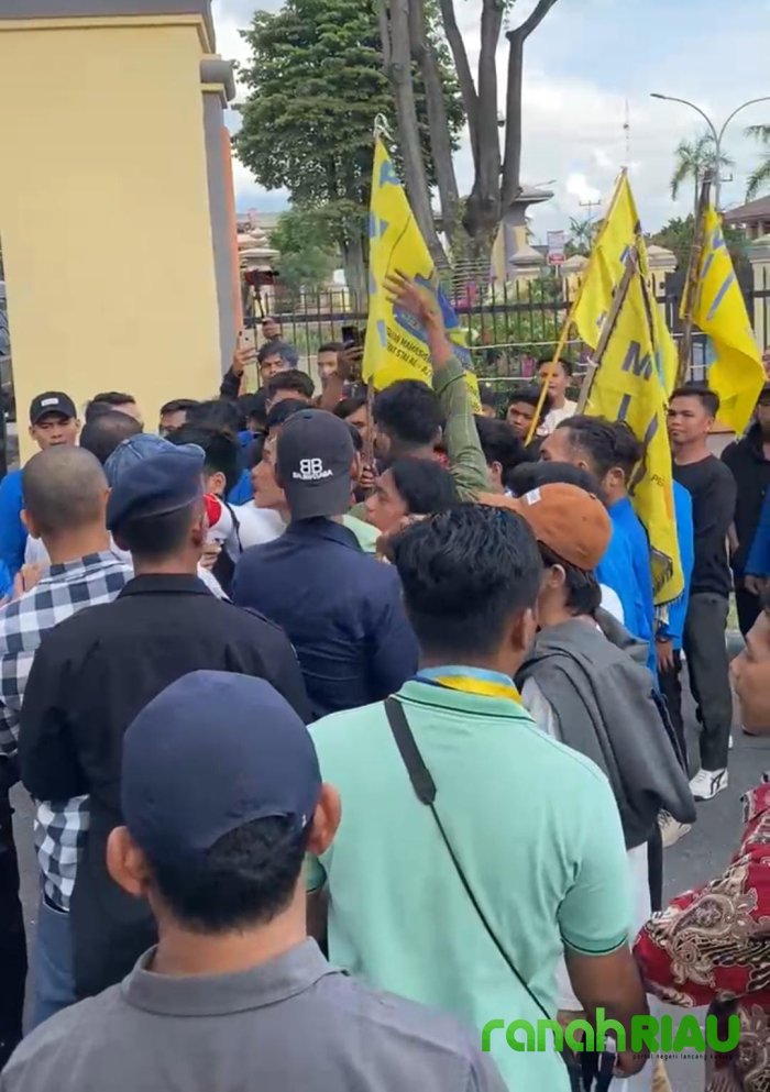 Ratusan Kader PMII minta APH usut Tuntas Dugaan Praktek KKN Kadis Perindag Kota Pekanbaru