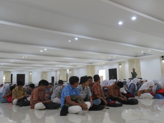  Generasi muda  menyambut Pemilu  2019 " ANTI  GOLPUT  dan STOP HOAX "