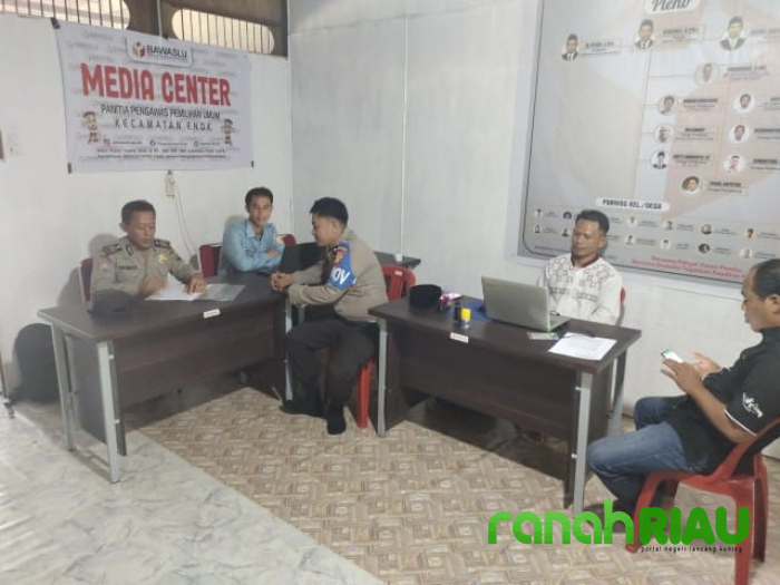 Personil Polsek Enok Cooling Down System dan OMB ke Kantor Panwascam
