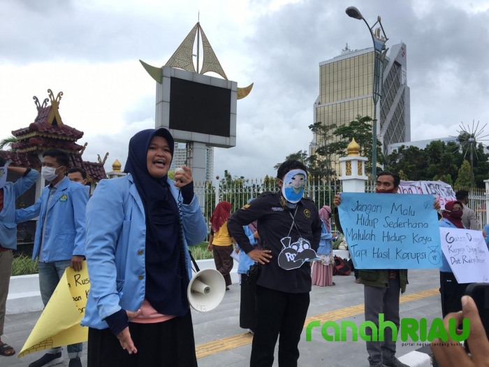 Aksi Teatrikal BEM UNRI digagalkan oleh Oknum yang tak Pro Rakyat