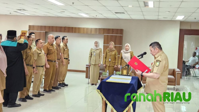 Lantik Pejabat Fungsional, Asisten I Setdaprov Riau : ASN Harus Jadi Teladan Bagi Masyarakat
