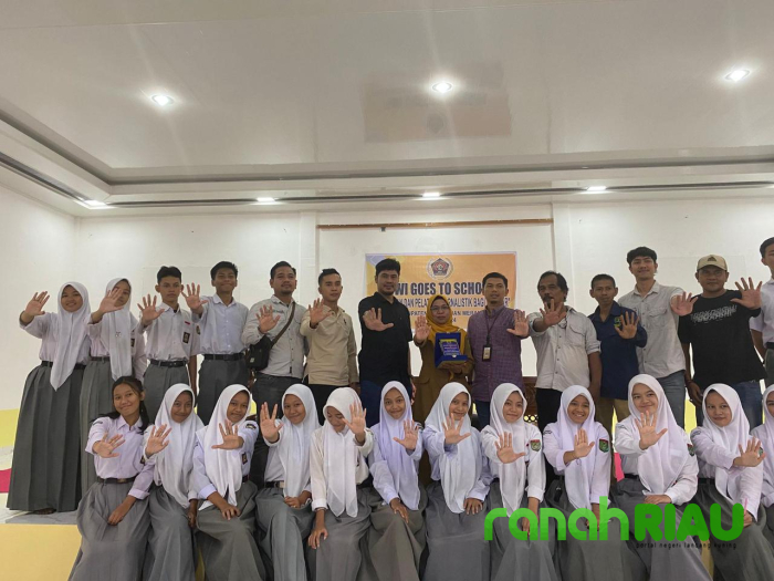 Jalankan Program Goes to School, PWI Meranti datangi 5 Sekolah