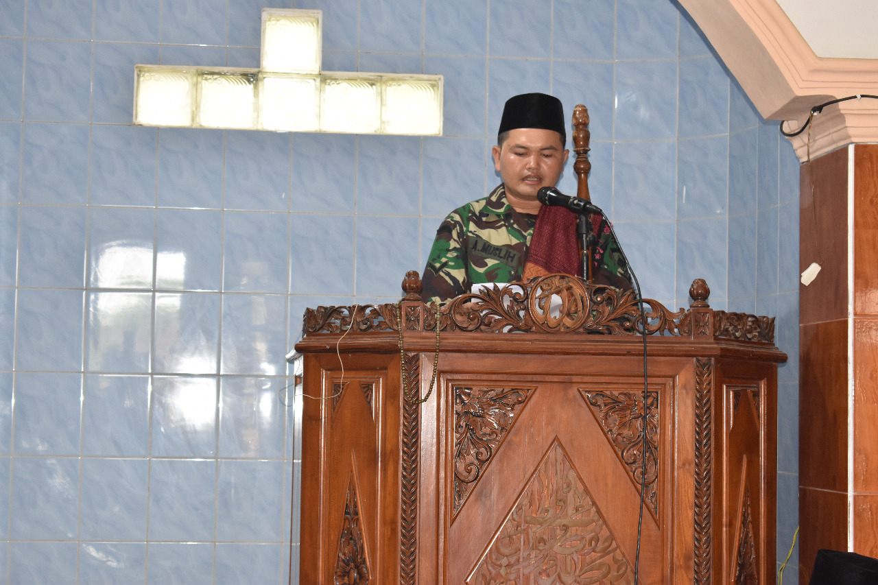 Kagum, Satgas TMMD Kodim Demak Jadi Khatib Shalat Jumat