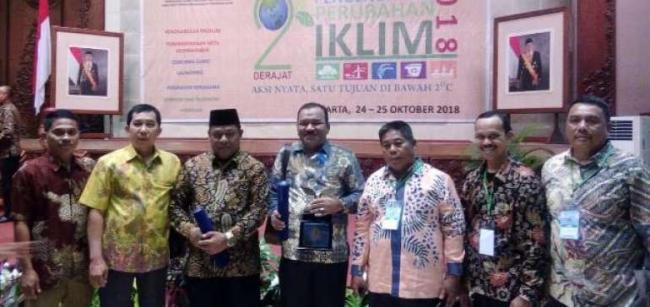 Pemkab Rokan Hilir Terima Penghargaan Proklim Utama 2018 Dari KLHK