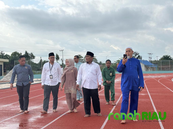 Bersama Wali Kota, Ketua PWI Dumai tinjau Progres Pembangunan Stadion