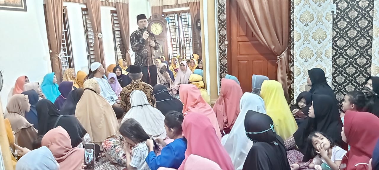 Ratusan Emak-emak Serbu H. Abi Bahrun Disimpang Garoga Duri
