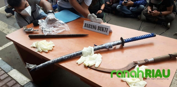 Pengikut MRS Todongkan Senpi dan Sajam ke Anggota Polri di Tol Japek