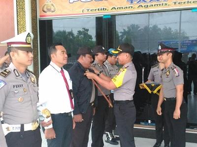 Untuk Mendukung Tugas, Kapolsek Kampar Distribusikan Kaporlap