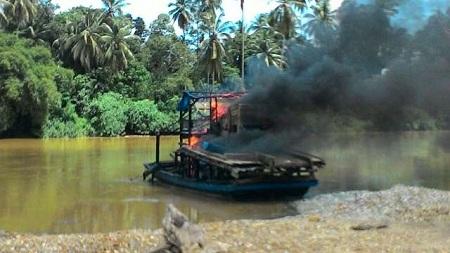 Komitmen, Polres Kuansing Akan Sikat Pelaku PETI, Kali Ini 1 Kapal Tertangkap..