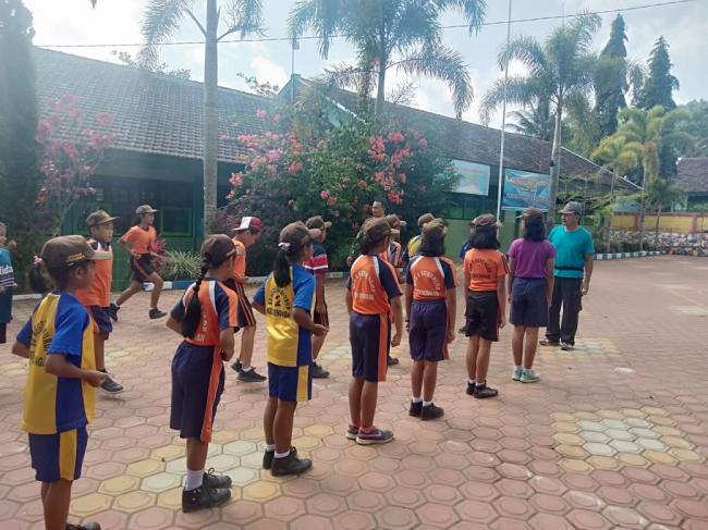 Selama TMMD Berlangsung Warung Bu Saropah Ramai