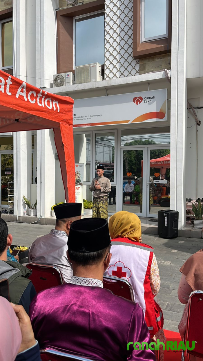 Menuju Tapanuli Selatan, Wako Agung Nugroho lepas Truk Kemanusiaan Rumah Zakat Riau