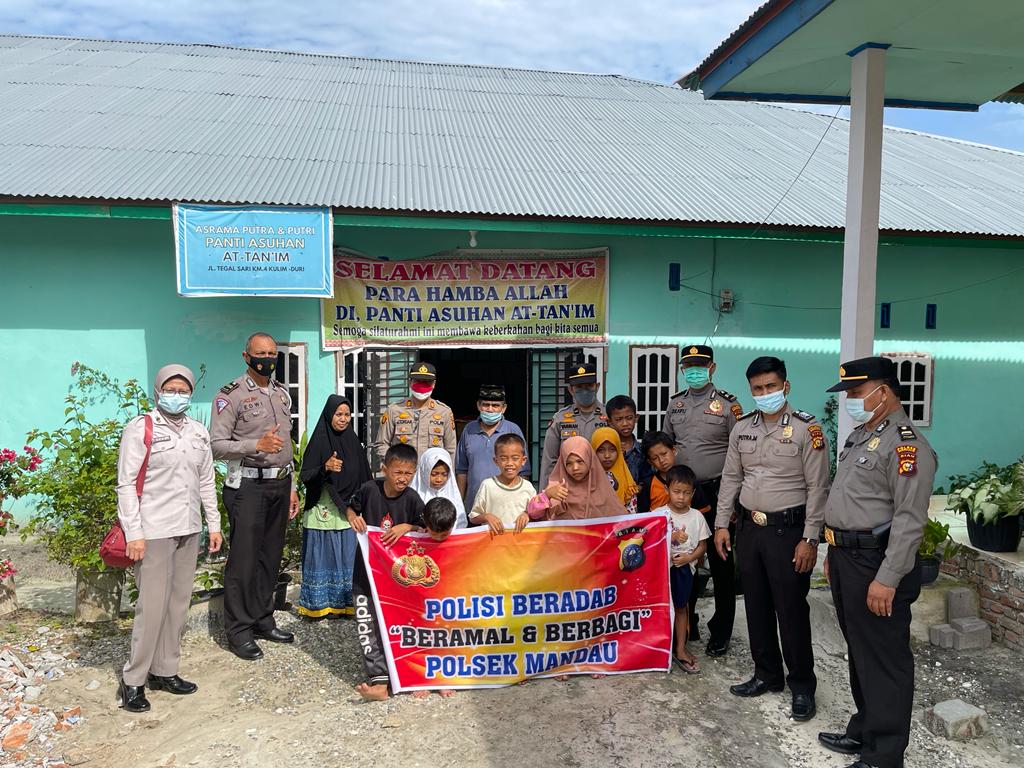 Bertugas Sambil Beramal Kata Kapolsek Mandau