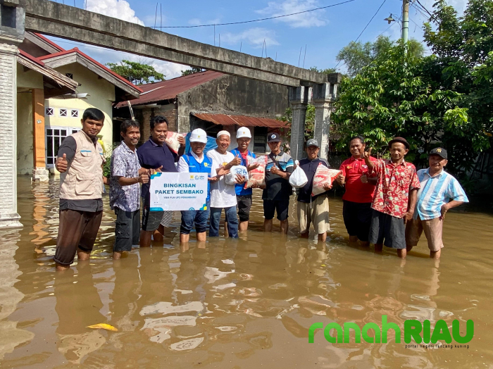 YBM PLN Salurkan Paket Bantuan warga terdampak Banjir di Pekanbaru