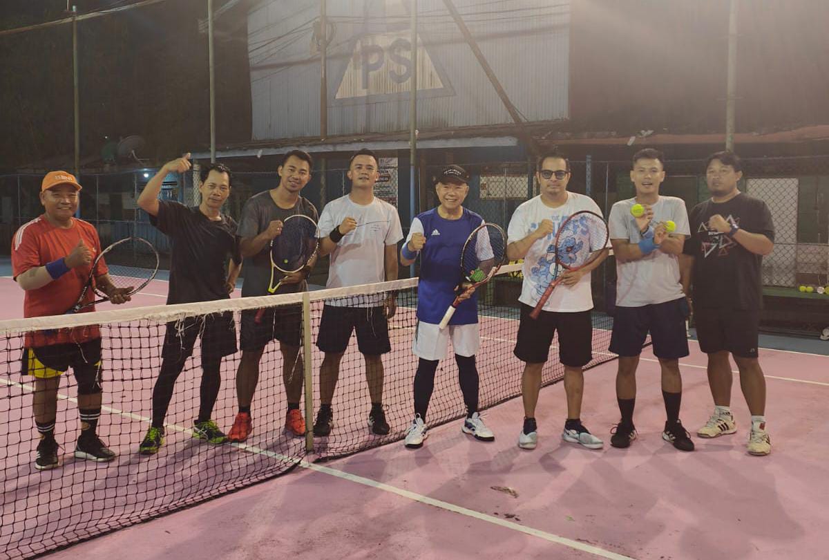 Perkuat Silaturahmi, Ketua PELTI Riau dan Direksi PT Pulau Sambu Kuala Enok Main Tenis
