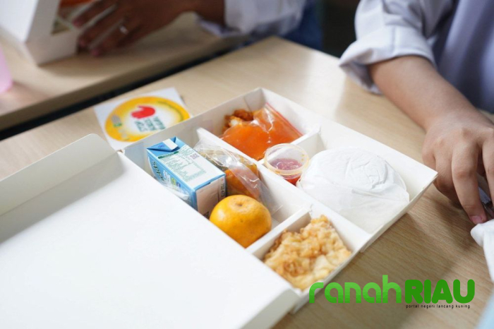 Hari Ini Siswa di Pekanbaru Mulai Nikmati Makan Siang Bergizi, Diujicoba di 8 Sekolah