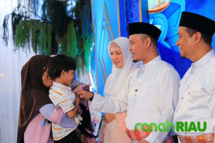 Dua Warga Beruntung Dapat Hadiah Umroh, Ribuan Orang Antusias Silaturahmi Bersama Wako Agung