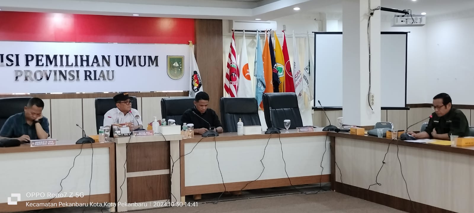 Benarkah KPU Riau Mendua, Tidak timses tapi di copot sebagai Panelis debat?