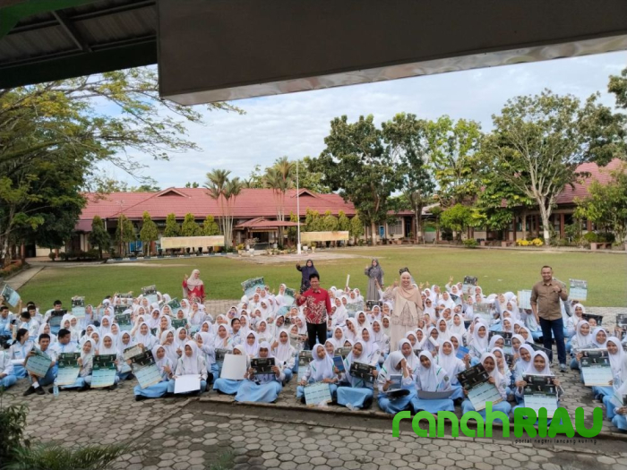Unilak Edukasi Ratusan Siswa SMK Ikasari Soal Perkuliahan