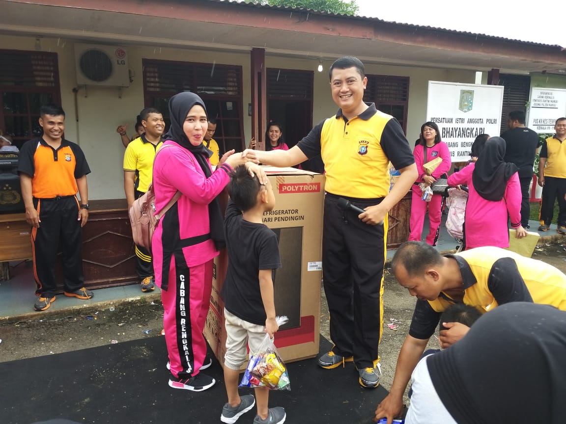 HUT RI 74 Polsek Mandau Berlangsung Meriah