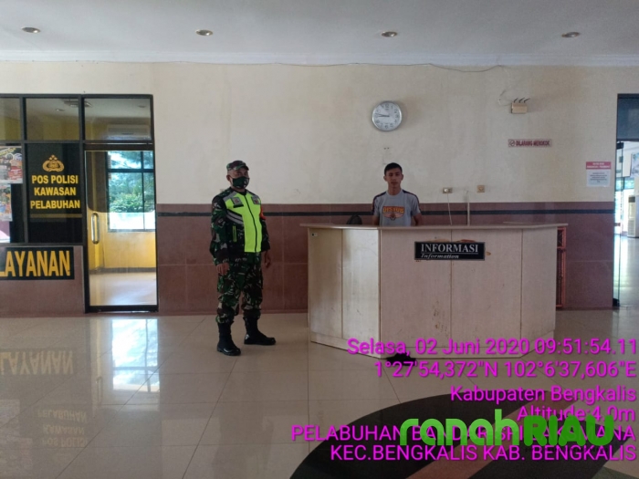 Babinsa dan Dishub Menerapkan Disiplin ke Warga di BSL