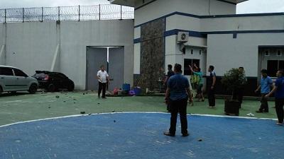 wahh... Pelarian Besar-besaran para Napi terjadi di LP Sialang Bungkuk Pekanbaru