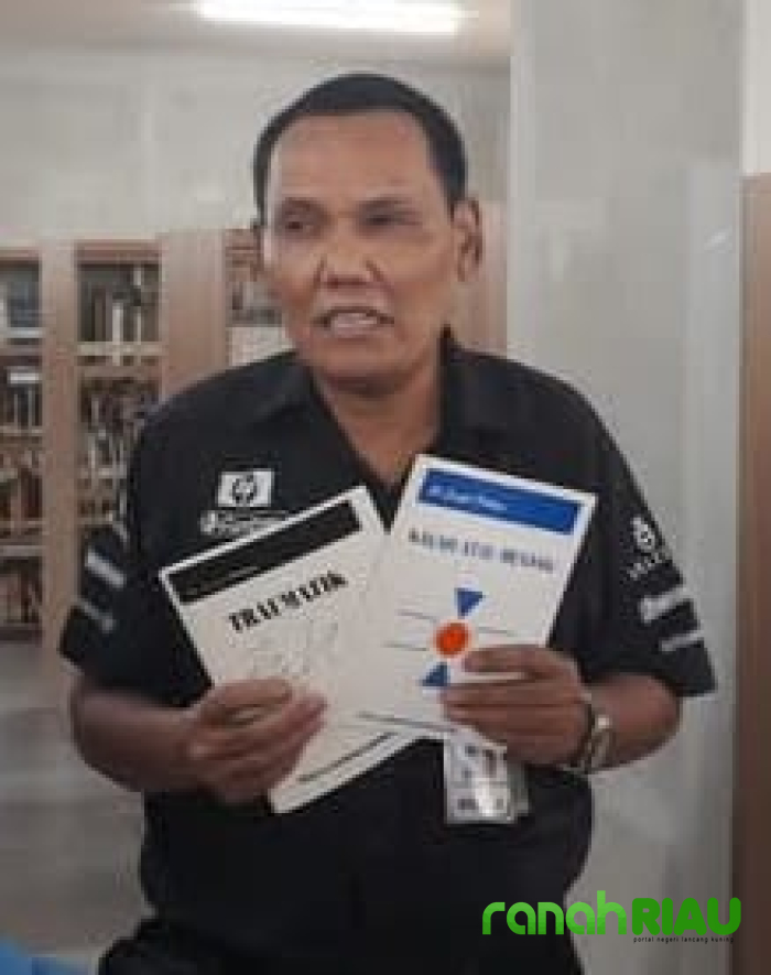 Puisi Dwi Bahasa Pilihan Terbaik Karya Pulo Lasman Simanjuntak Menutup tahun 2024
