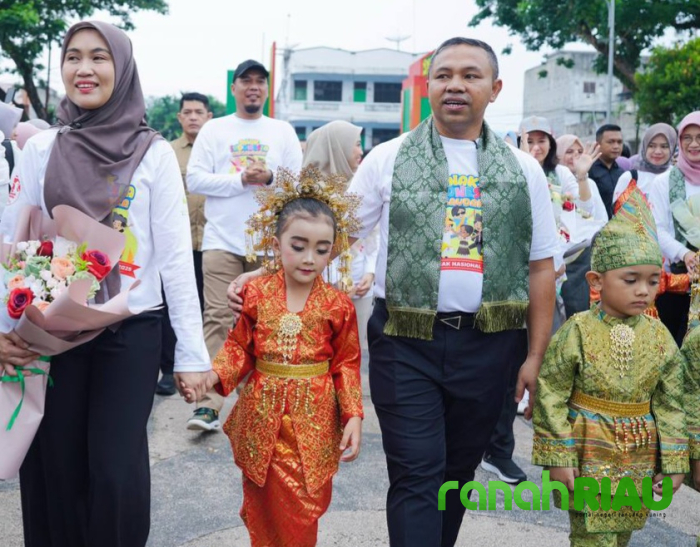Puncak Hari Anak di Inhu, Gubri Abdul Wahid: Jangan Takut Bermimpi, Jangan Lelah Belajar 