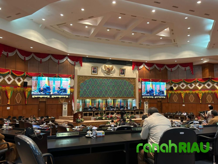 Pj Sekdaprov Riau Hadiri Penyampaian Ranperda Penyelenggaraan Pariwisata Berbudaya Melayu