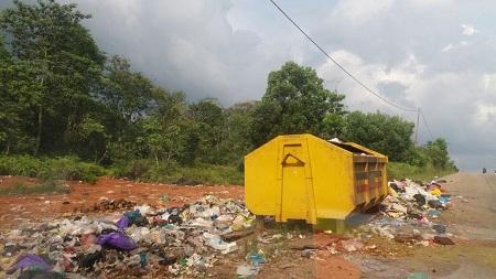 Bau Busuk Dari Sampah Berserakan  Ini Bikin Warga Kesal, Kemana Dinas Terkait.?