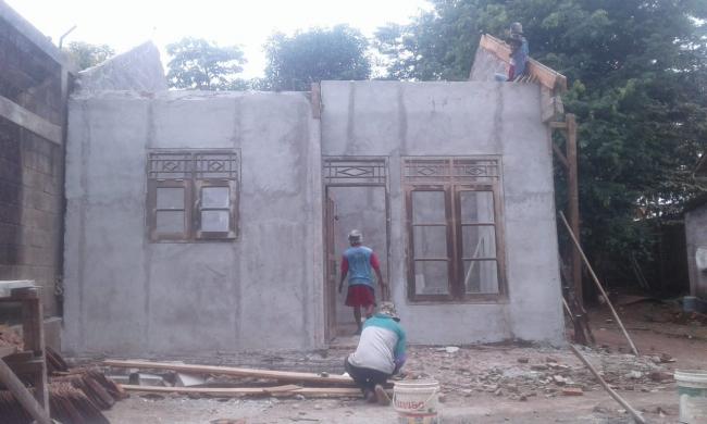 Kebut Pekerja Rumah Yendi Bersama Warga Dan Satgas TMMD Ke 104  Kodim Bekasi