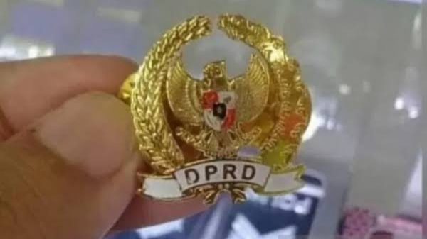 Ingat... PIN Emas DPRD Riau Sifatnya Pinjam Pakai