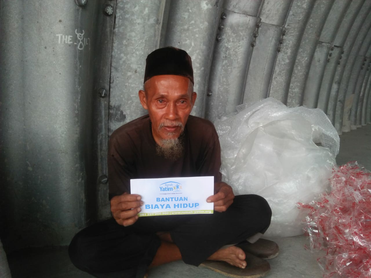 Nasrul Terima Bantuan Biaya Hidup Rumah Yatim