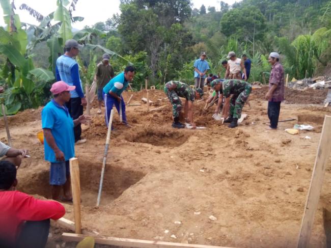 Dandim Trenggalek Lihat Kedalaman Pondasi Masjid