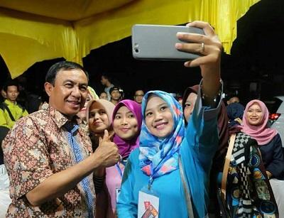 Seru seruan Bersama Gubri dan Bupati, Selfi  Bersama Masyarakat...