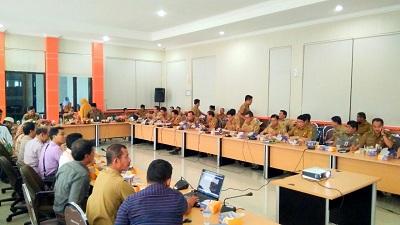 Dalam Suasana Akrab, Bupati Kuansing Bersama Pewarta Bincang Soal Pembangunan