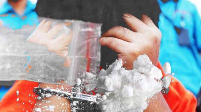 Luar Biasa, diciduk saat tertidur Pulas,  4 Kg Sabu-sabu dijadikan Bantal Tidur