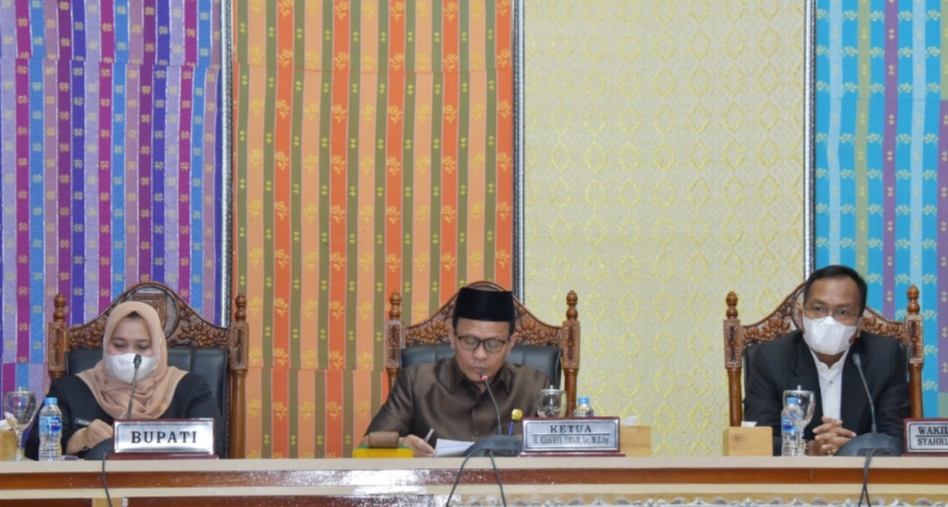 Sidang Paripurna DPRD Bengkalis, Bupati Serahkan LKPJ TA 2021