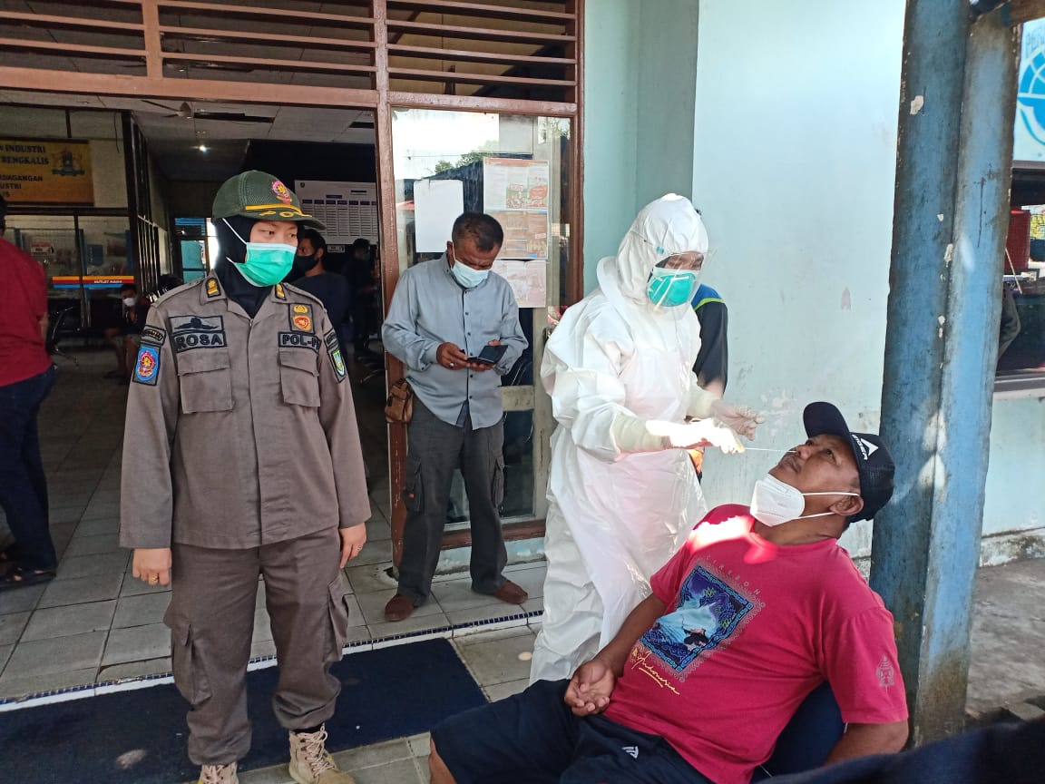Tidak Patuhi Prokes, 17 Orang Langsung Test Swab di Pelabuhan Roro Bengkalis