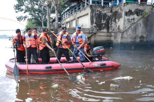 Walikota Pimpin Aksi Bersih Sungai Siak 