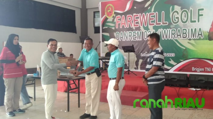 Lettu Inf Indra Yono, bawa Pulang Piala Korem 031 Wirabima di Turnamen Farewell Golf