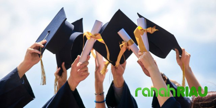 Hari Sarjana Nasional 2025: Banyak Gelar, Sedikit Integritas?