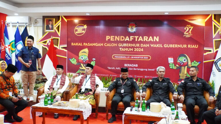 Bakal Pasangan Calon Gubernur dan Wakil Gubernur Syamsuar Mawardi resmi daftar ke KPU Riau