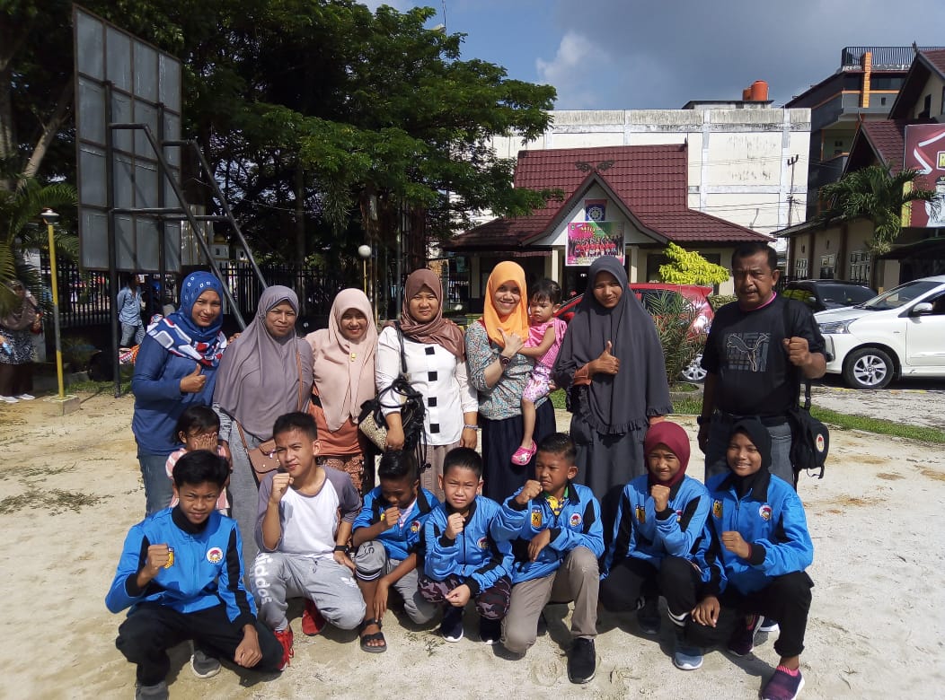 Camat Mandau Riki Rihardi Lepas Kontingen Atlit Karete INKAI Duri