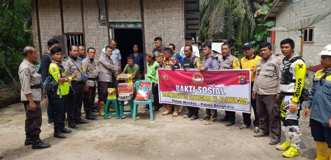 Woww.. Pakai Trail, Polsek Mandau Gelar Bakti Sosial 