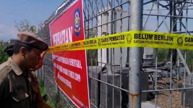 tak punya izin berdiri, tower ini disegel Satpol PP Pelalawan